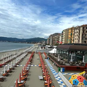 Vista Mare , Savona Italia